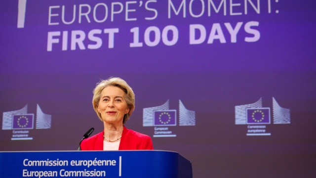 Dozbrajanie Europy priorytetem - mówiła przewodnicząca Komisji Europejskiej. Ursula von der Leyen podsumowała na konferencji w Brukseli sto dni urzędowania, które upływają we wtorek.