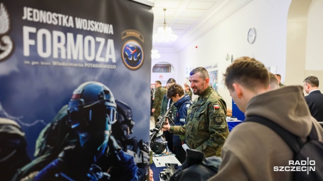 Dzień z Wojskiem i Legią Akademicką na Politechnice Morskiej w Szczecinie - a w tle rządowe zapowiedzi powszechnych szkoleń.