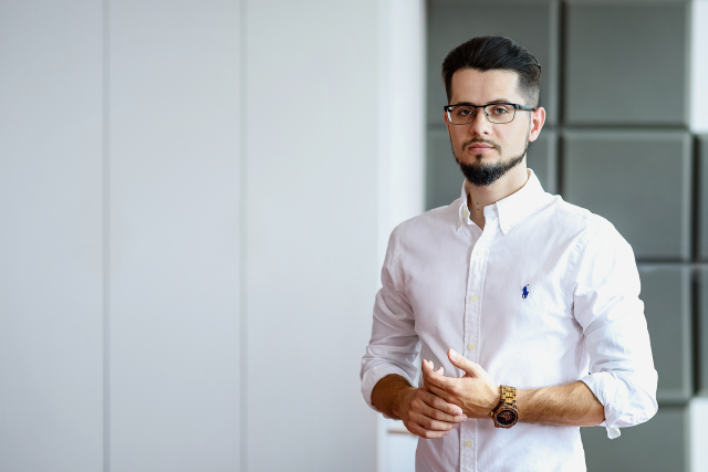 W dniach 7-8 marca 2025 r. Adrian Pakulski - specjalista SEO i założyciel agencji Paq Studio - przeprowadził wykłady w ramach kierunku Digital Marketing Manager w Zachodniopomorskiej Szkole Biznesu - Akademii Nauk Stosowanych (ZPSB) w Szczecinie.