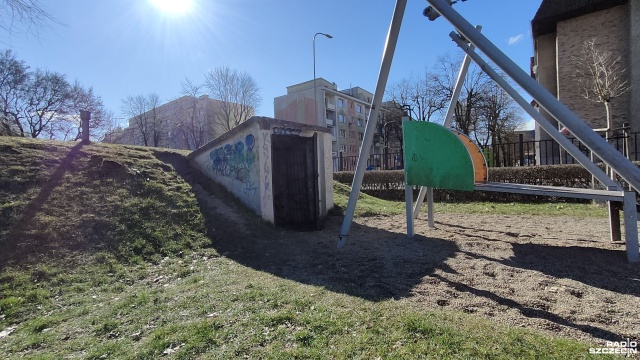 Jeden z największych placów zabaw w Kołobrzegu przejdzie metamorfozę. Zniknie natomiast znajdujące się pod nim tzw. miejsce ukrycia ludności z czasów II wojny światowej.