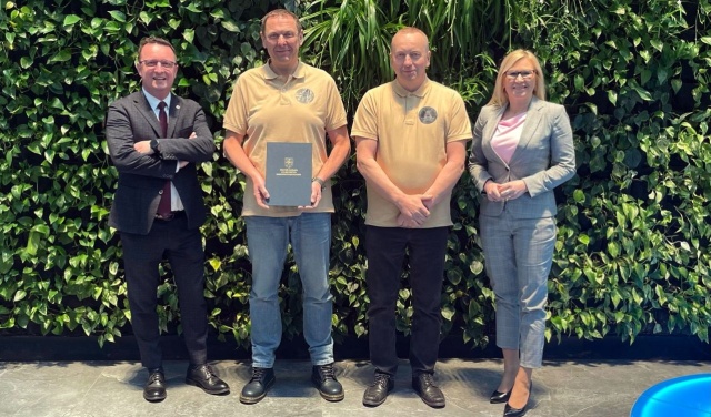 10 tysięcy wsparcia z Urzędu Marszałkowskiego dla Portowej Ochotniczej Straży Pożarnej Tryton w Kołobrzeg.