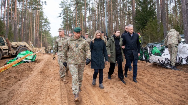 Amerykański pojazd M88 Hercules został wyciągnięty z bagna na wschodzie Litwy. Informację przekazała w litewskim radiu publicznym LRT minister obrony Dovile Szakaliene.