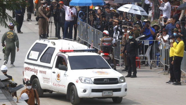 Ponad 1700 ofiar w Mjanmie i blisko 20 w Tajlandii - to najnowszy bilans trzęsienia ziemi, które w piątek nawiedziło Azję Południowo-Wschodnią. W Bangkoku tysiące osób ewakuowały się z uszkodzonych budynków, zaś w ogarniętej wojną domową Mjanmie obawy dotyczą ukrywania prawdziwej skali tragedii.