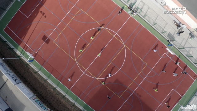 Nauczyciele i uczniowie czekali na tę inwestycję prawie 20 lat - chodzi o wielofunkcyjny obiekt rekreacyjno-sportowy XVI LO w Szczecinie.