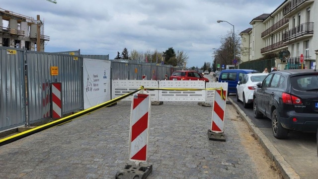 Ul. Unii Lubelskiej bez przejazdu z powodu awarii infrastruktury podziemnej.