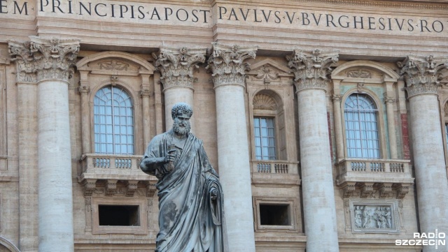 Jeden ze 133 elektorów na konklawe będzie głosował z Domu św. Marty, a nie jak reszta w Kaplicy Sykstyńskiej. Powodem jest choroba nie pozwalająca na bliski kontakt z ludźmi.