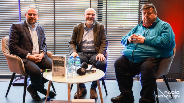 Różnorodny, skomplikowany i zrujnowany - m.in. taki był Szczecin tuż po wojnie. O jego niepewnych losach, cechach charakterystycznych i m.in. o tym, jak w pierwszych latach po 1945 roku kształtowała się zachodnia granica dyskutowali m.in. lokalni historycy.