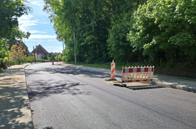 Utrudnienia dla kierowców z Polic. Trwa przebudowa ulic Cisowej i Nadbrzeżnej.