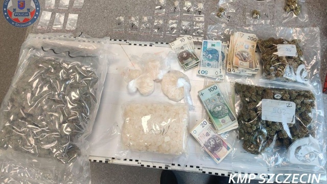 Ponad 6 kilogramów narkotyków w rękach szczecińskich wywiadowców. Funkcjonariusze zatrzymali 54-letniego mężczyznę, który podczas kontroli drogowej zachowywał się nerwowo.