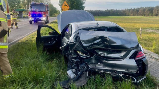 Dwa samochody osobowe zderzyły się na drodze wojewódzkiej nr 162 między Świdwinem a Sławoborzem w okolicach miejscowości Ciechnowo.
