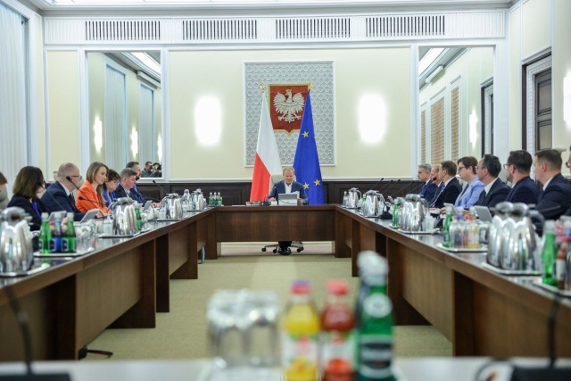 Niewielkie zmiany w prawie, a duże udogodnienia nie tylko dla przedsiębiorców, ale także dla zwykłych obywateli. Rząd przyjął kolejne projekty deregulacyjne, które między innymi poszerzają aplikację mObywatel.