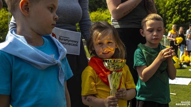 Biegi przez tunel, skoki do hula-hop i szybki bieg z piłką - w takich konkurencjach rywalizowało ponad 170 dzieci ze szczecińskich przedszkoli.