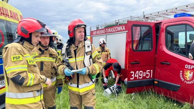 Do 15 wzrosła liczba poszkodowanych podczas imprezy motoryzacyjnej na terenie lotniska w Krośnie.