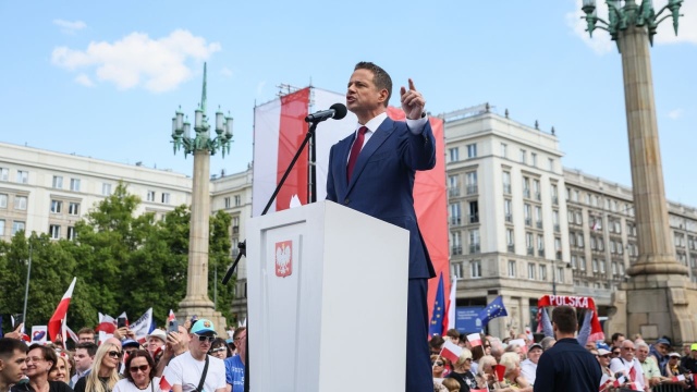 Wybory prezydenckie to nie jest casting na ulubieńca, to jest wybór drogi, którą razem pójdziemy - mówił kandydat KO na prezydenta Rafał Trzaskowski w wystąpieniu kończącym niedzielny marsz poparcia na warszawskim placu Konstytucji.