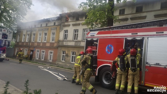 Siedem zastępów straży pożarnej skierowano do pożary poddasza w kamienicy przy ulicy Młyńskiej w Koszalinie.