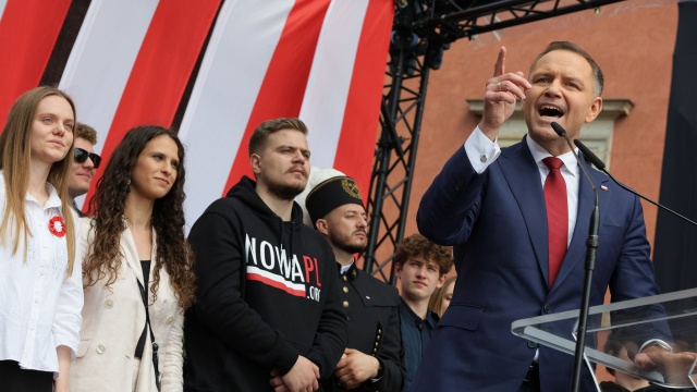 Ulicami Warszawy przeszły marsze poparcia kandydatów na prezydenta. Jeden z udziałem Rafała Trzaskowskiego, a drugi - Karola Nawrockiego. Politolodzy są zgodni, że chodzi przede wszystkim o mobilizację swoich zwolenników przed głosowaniem 1 czerwca.