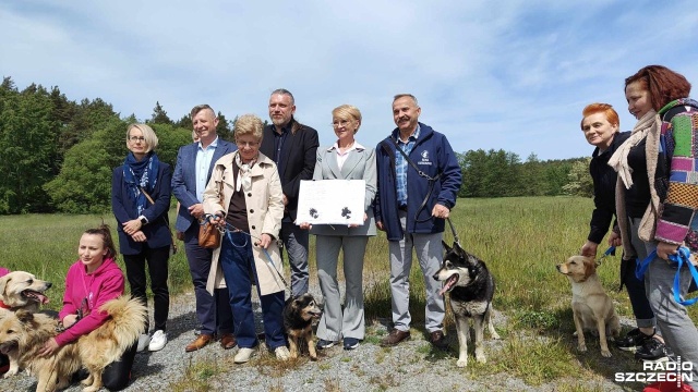 Kołobrzeg będzie miał nowe schronisko dla zwierząt. Miejscowi urzędnicy podpisali umowę z wykonawcą, który najpierw zaprojektuje, a następnie wybuduje cały obiekt.