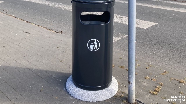 W Świnoujściu pojawiły się nowe uliczne kosze na odpady. Samorząd i mieszkańcy mają nadzieję, że dzięki temu ulice uwolnią się od porzucanych śmieci.
