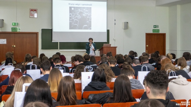 Jak radzić sobie z hejtem, gdzie go zgłaszać i czy można przeciwdziałać stosowaniu mowy nienawiści