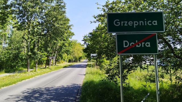 Mieszkańcy Grzepnicy zabiegali o to od dawna. W gminie Dobra doświetlone zostaną przejścia dla pieszych, powstaną też nowe perony autobusowe.