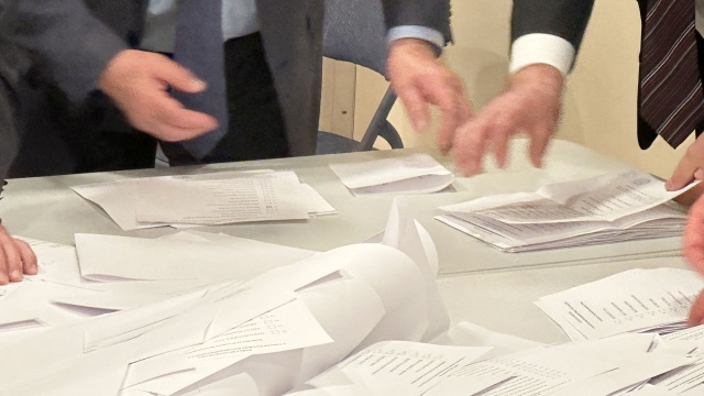 Polacy za oceanu wybierać będą przyszłego prezydenta Polski już w sobotę. W Stanach Zjednoczonych nie trzeba przestrzegać ciszy wyborczej, gdyż nie przewiduje jej tamtejsze prawo. Najwięcej naszych rodaków w USA zagłosuje w aglomeracjach chicagowskiej i nowojorskiej.