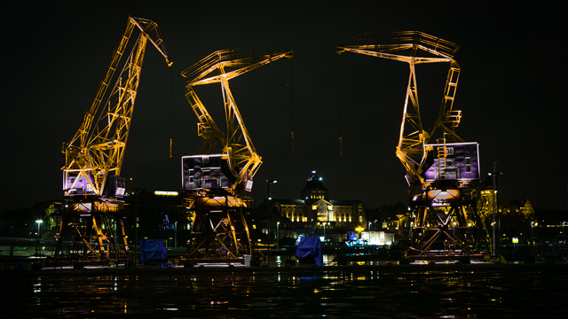 Szczecińskie Dźwigozaury zostaną dziś wieczorem podświetlone na pomarańczowo. To kolor, który symbolizuje stwardnienie rozsiane.