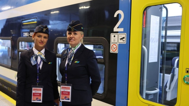 PKP Intercity, w ramach letniej korekty rozkładu jazdy, uruchomi 514 pociągów dziennie to rekordowa liczba połączeń - poinformował w sobotę na dworcu Łódź Fabryczna minister infrastruktury Dariusz Klimczak.