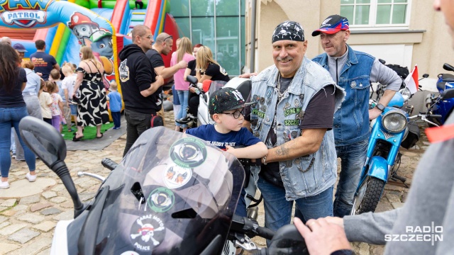 Ryk silników i śmiech dzieci to dźwięki, które wypełniły plac przed Muzeum Techniki i Komunikacji.