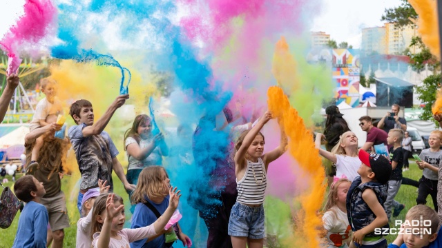 Festiwal kolorów, wesołe miasteczko, pyszne jedzenie i gwiazdy polskiej sceny muzycznej. Trwają Dni Polic.