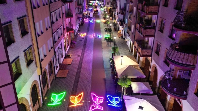 Kolorowe motyle ponownie będą zdobić ulice Kołobrzegu. Miasto chce rozwinąć pomysł zapoczątkowany w poprzednim sezonie.