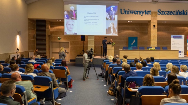 Emerytura, mobilność, dobrostan, senior jako pacjent, nowe technologie a starzejące się społeczeństwo - m.in. takie tematy poruszane są podczas konferencji Świat (nie)przyjazny starości.