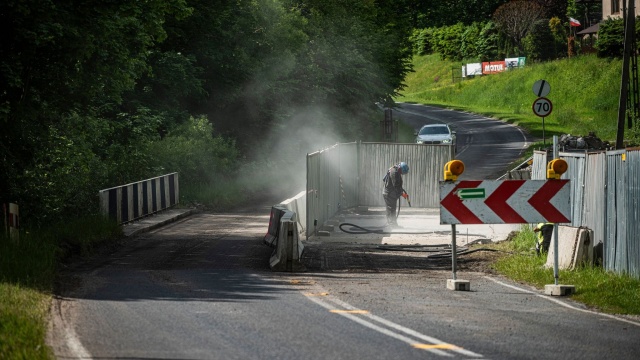 Trwa remont mostu w Polanowie. To na drodze wojewódzkiej 205 na wyjeździe w kierunku Sławna.