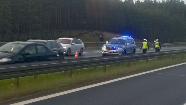 Uwaga kierowcy, kolizja na drodze S3, są utrudnienia.