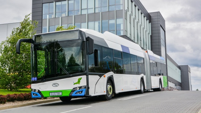 Kolejne cztery niskopodłogowe elektryki trafią do Szczecina. Rozstrzygnięty został przetarg na ich dostarczenie.