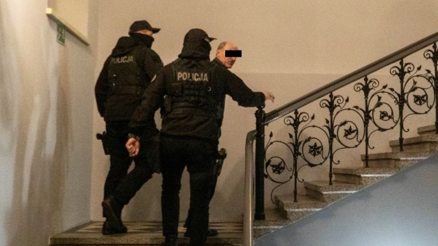 Jest dwumiesięczny areszt dla zatrzymanych liderów ruchu Rodacy Kamraci - Wojciecha O. i Marcina O. Patostreamerzy usłyszeli zarzuty popełnienia - odpowiednio - 78 oraz 64 czynów przestępczych. Wniosek o areszt złożył do sądu prokurator.