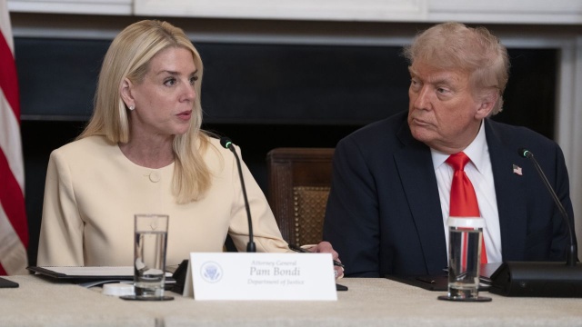 Donald Trump zapowiedział, że pozostawi amerykańskie wojska w Niemczech. Prezydent USA zadeklarował to podczas spotkania z kanclerzem Friedrichem Merzem w Białym Domu.