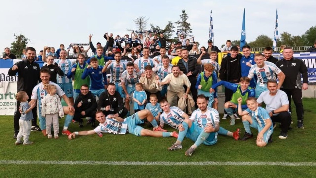 Piłkarze Świtu zagrają z Chojniczanką Chojnice w dwustopniowych barażach o awans do 1. Ligi. Szczecinianie prawo gry w barażach uzyskali po remisie z rezerwami ŁKS-u Łódź 0:0 w ostatnim meczu sezonu zasadniczego 2 ligi.