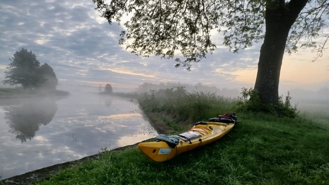 Udało się znaleźć asystę dla kajakarza, który pokonuje trasę z Przemyśla do Świnoujścia, żeby pomóc choremu Jasiowi.