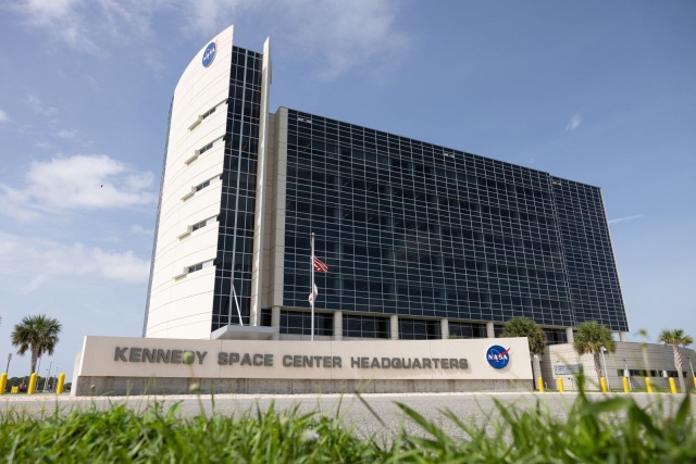 Planowany na wtorek lot Polaka w kosmos, po raz kolejny został przełożony, wstępnie na środowe popołudnie.