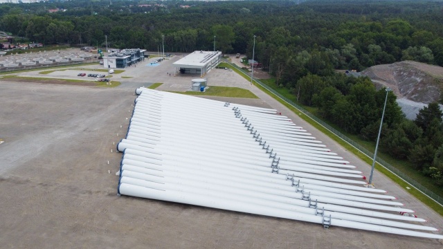 Budowa portu instalacyjnego w Świnoujściu oficjalnie zakończona. Obiekt został symbolicznie otwarty, a Spółka Orlen Neptun podpisała długoterminową umowę na jego użytkowanie.