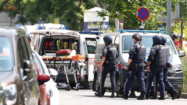 W strzelaninie w szkole w Grazu w Austrii zginęło dziewięć osób - poinformowała burmistrz miasta. Nie żyje siedmioro uczniów, nauczyciel i napastnik.