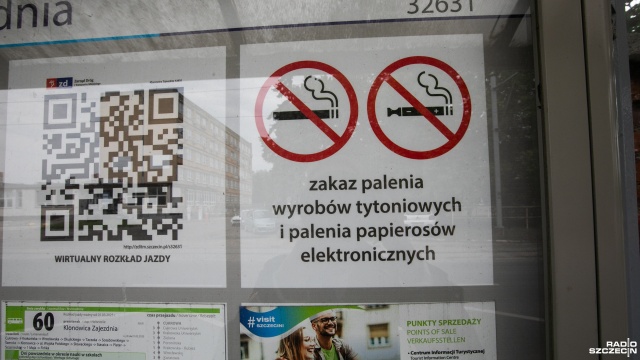 Ponad 100 w ubiegłym roku i ponad 60 w obecnym - tyle mandatów za palenie na przystankach wystawiła szczecińska straż miejska.