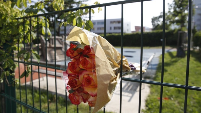 Kanclerz Austrii ogłosił trzydniową żałobę. We wtorek rano w Grazu 21-latek zastrzelił w gimnazjum dziewięć osób, ranił dziesiątki kolejnych, a na końcu popełnił samobójstwo. Wcześniej uczył się w tej placówce.