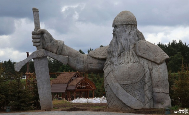 Jeszcze w tym miesiącu pierwsi goście powinni odwiedzić Hossoland w Brojcach.