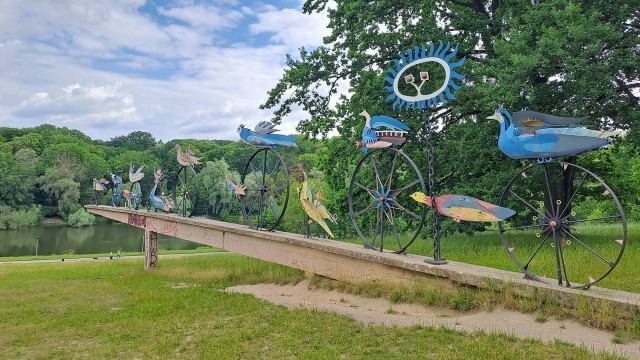 Na razie są wyblakłe i uszkodzone, ale wkrótce wrócą do formy. Mowa o jednej z najbardziej reprezentacyjnych rzeźb w Szczecinie, czyli Ognistych ptakach autorstwa Władysława Hasiora.