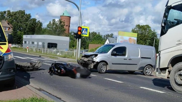 Wypadek i kolizja w powiecie sławieńskim. Są utrudnienia.