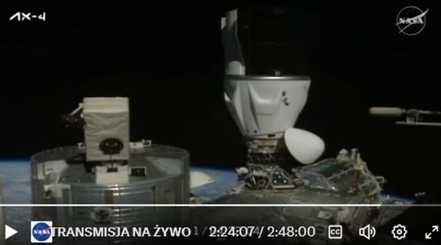Kapsuła z polskim astronautą dotarła do stacji kosmicznej