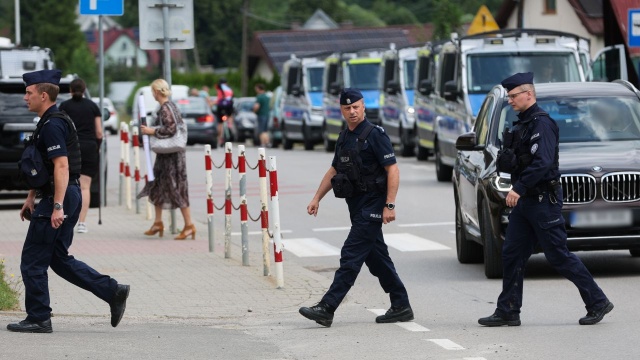 W sobotę wieczorem w Starej Wsi, niedaleko Limanowej mężczyzna oddał strzał w kierunku policjantów.