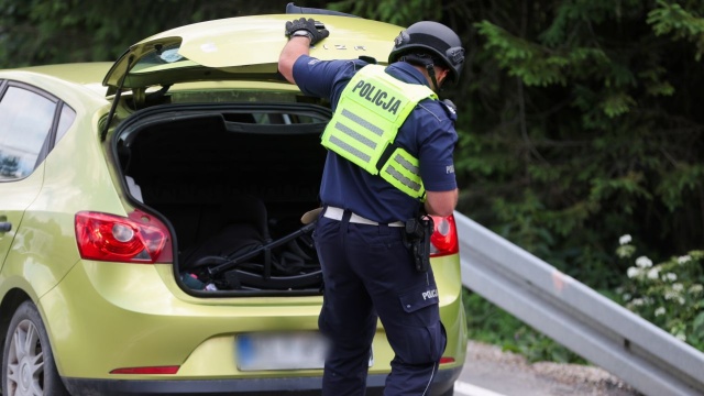 Policja apeluje, by uzbroić się w cierpliwość jeśli chodzi o poszukiwania 57-latka, który dwa dni temu w Starej Wsi, koło Limanowej zastrzelił dwie osoby, a jedną ranił.