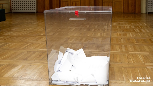 Prokurator generalny Adam Bodnar powołuje zespół śledczy, który ponownie przeliczy głosy w blisko trzystu obwodowych komisjach wyborczych - informuje wyborcza.pl.